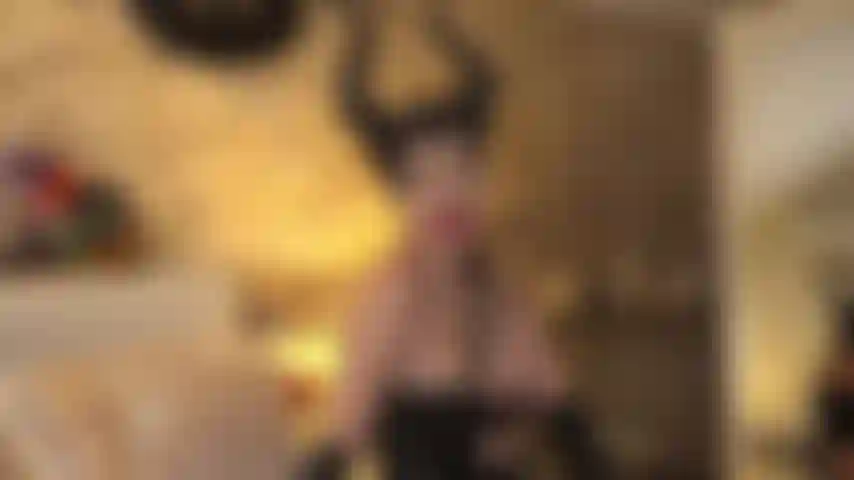 Maléfique t'a enchanté ! Elle t'a transformé en salope de poule mouillée, t'emmenant dans sa forêt sombre pour te maltraiter et t'utiliser comme une salope pathétique.