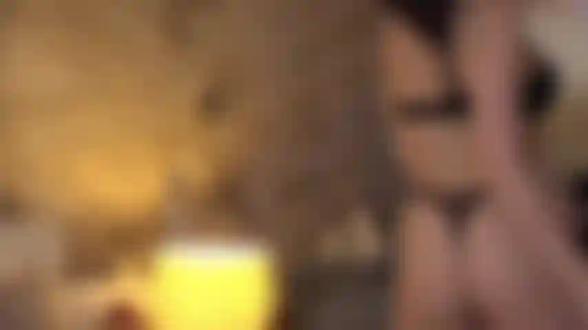 Taquine mon garçon faible avec mon jeu préféré (feu vert-feu rouge) jusqu'au point où il doit nettoyer ses preuves de sperme inattendues !