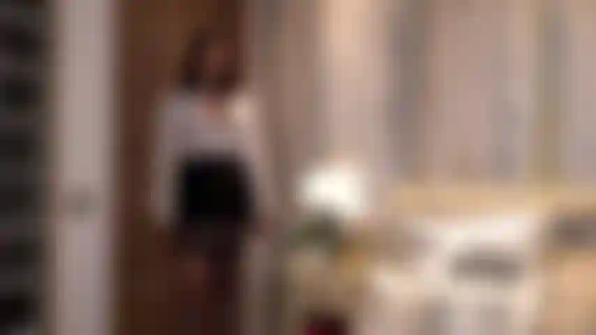 Custom : footjob fascinant au bureau.