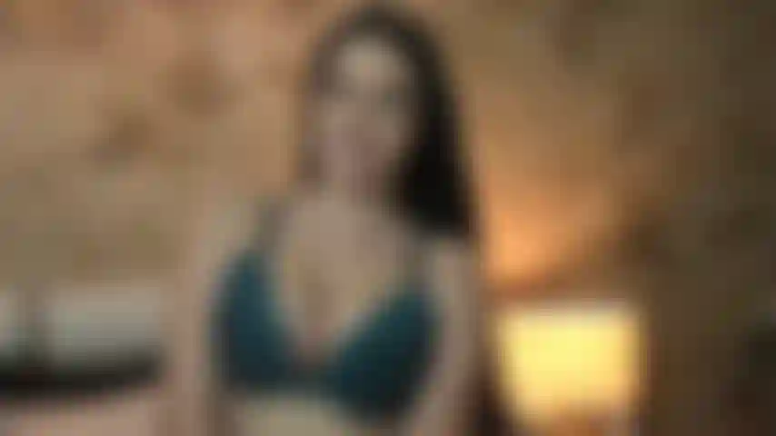 Adorant mes aisselles floues avec la faim d'un toxicomane !