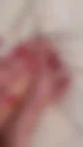 Taquinent les ongles rouges.