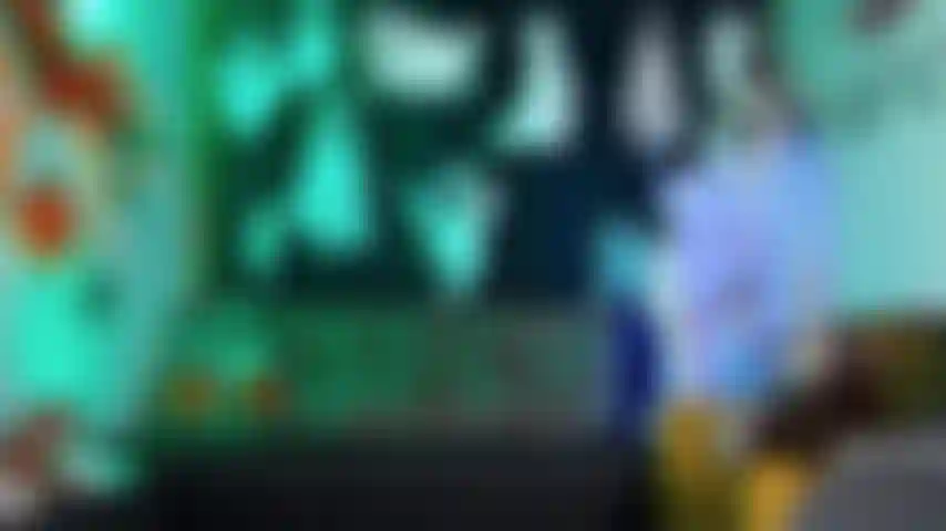 Une sorcière elfe magique qui danse.