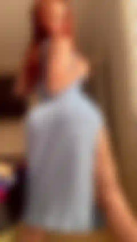 My fat ass shakes through my dress and looks round and jiggly