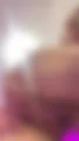 Entends-tu ce bruit humide quand je doigte ma grosse chatte qui coule sur ta bite.