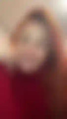 Je porte un jean sans collants et je te montre mes fesses.