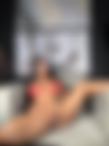 Je doigte ma chatte.