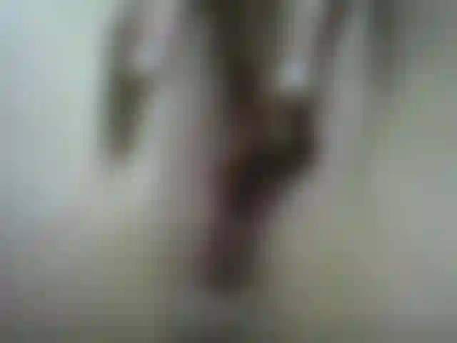 Je ferme la chatte avec de longues lèvres et je la frotte jusqu'à ce qu'elle devienne orgasmique crémeuse.