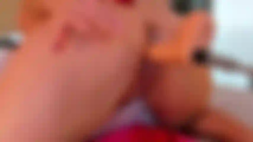 Baise mon chien cunny avec une machine à baiser et beaucoup de gouttes d'humidité (enregistrement de l'émission d'or).