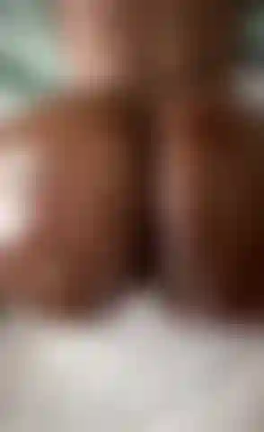 Twerking with 1finger on ass