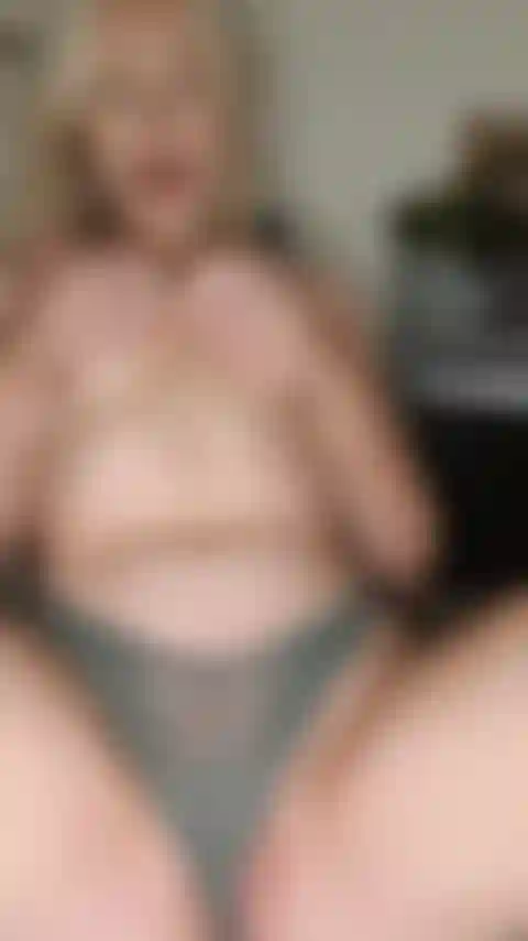 Baise-moi jusqu'à ce que je jouis sur ta bite.