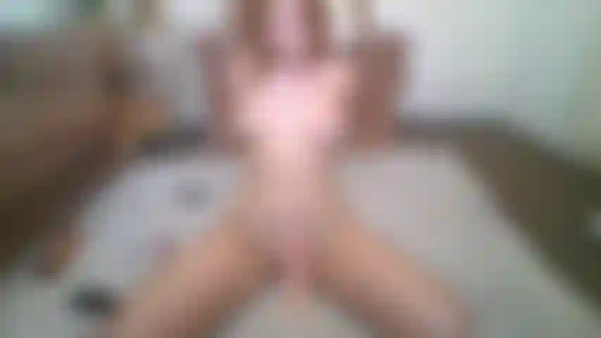 J'adore chevaucher ta grosse bite papa.