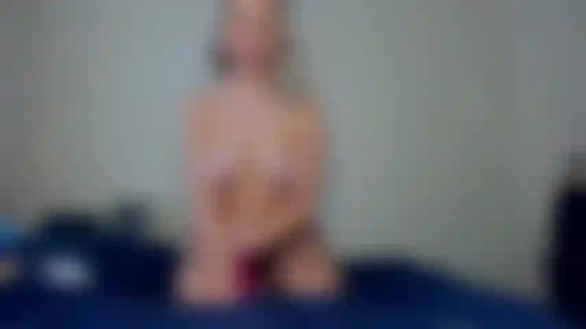 Papa remplit ma chatte et ma bouche - équitation et pipe.