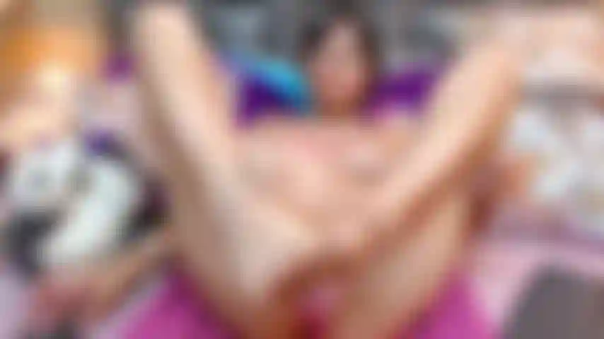 Remplis-moi de peinture rose, ma chatte est folle.