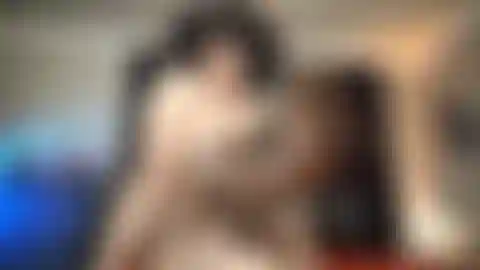 Joues ouvertes, visage inséré.