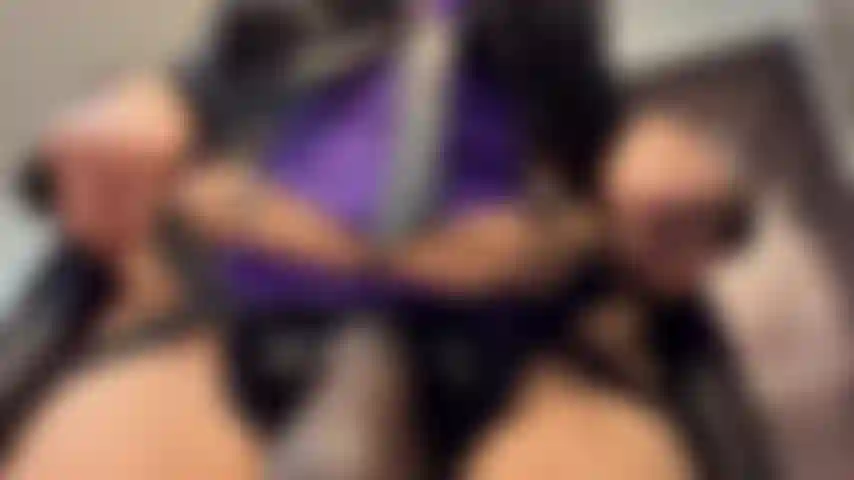 Pov : à genoux avec la bouche ouverte pour déesse.