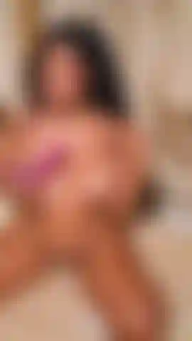 Délicieuse et aux gros seins !