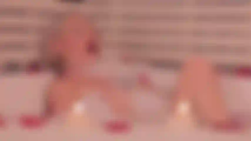 Masturbation dans la baignoire.