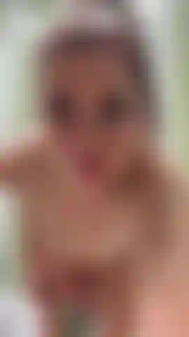 Je te taquine avec mon cul sous la douche partie 2.