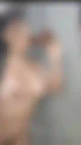 Tu aimes te sucer, regarde comment je te suce sous la douche pendant que je fais avec ta bite et ta rue egua dans mon cul.