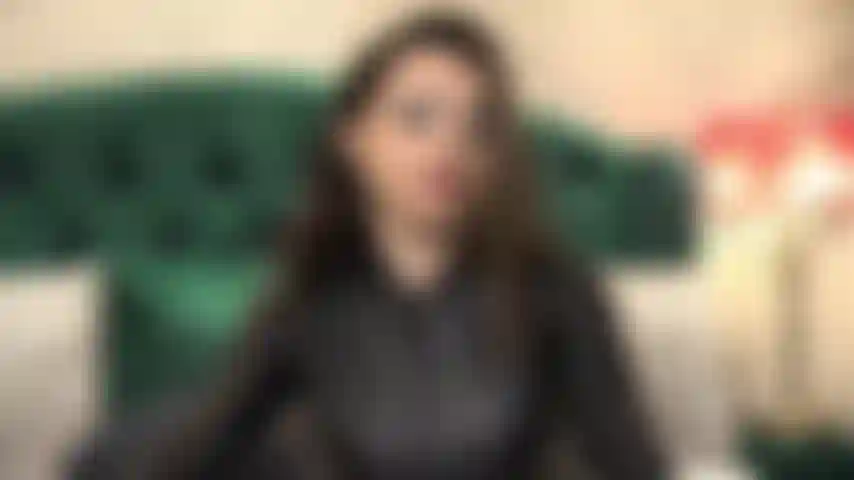 Joi, suivie à la fois de taquinerie et de déni et d'un peu de compte à rebours comme fin suprême.