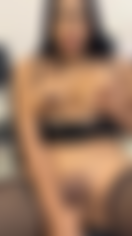 De délicieux gémissements pour ta bite à l'intérieur.