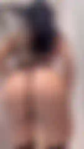 Huile sur les fesses.