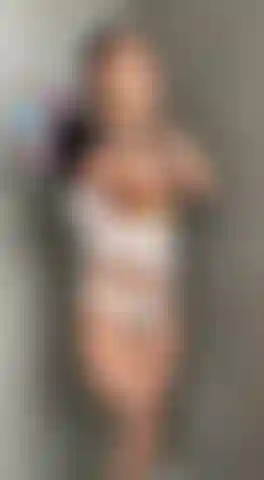 Orgasme chaud sous la douche.