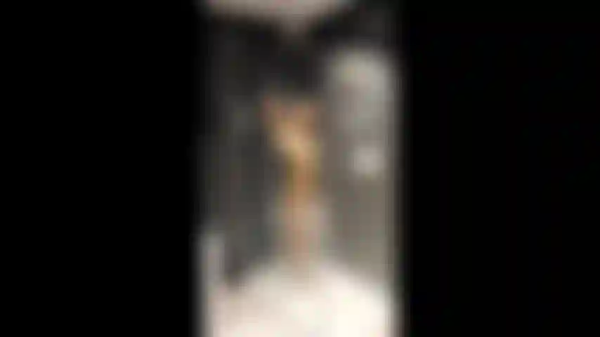 La femme de norty surprise en train de se doucher après un gangbang... La femme de norty se fait prendre à la maison en train de se doucher, mais elle est censée être au pub avec les amis de son mari... Qu'est-il arrivé à lui faire besoin d'une douche ? ! ;).