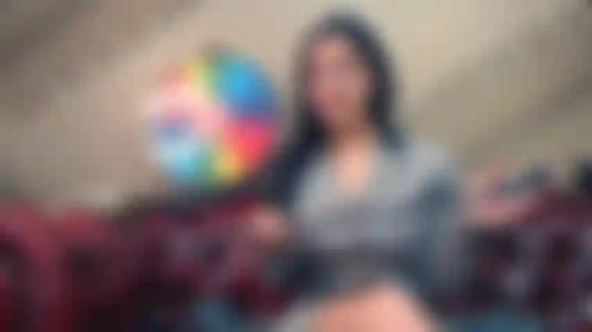 Une prof coquine a besoin d'une bite.