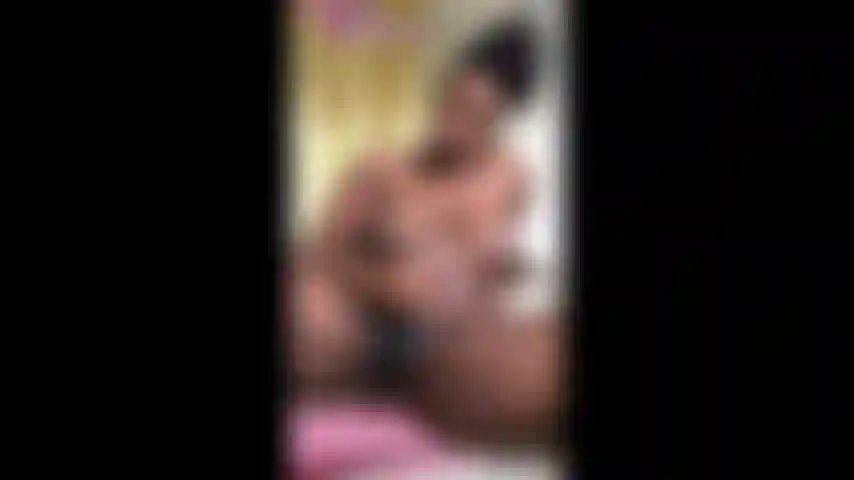 Orgasme tremblant de tout le corps.