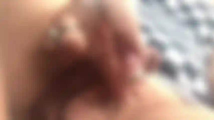 La bite dure de liv ! Je vois la bite de ma femme vraiment fort !