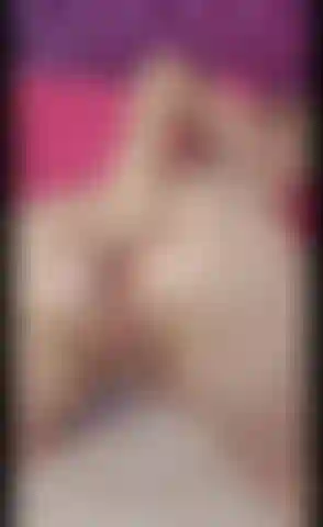 Vous serez surpris de ce que je peux faire avec mon bon cul et mes doigts à l'intérieur !