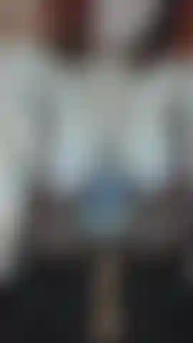 Une bbw rebondit sur une énorme grosse bite blanche.