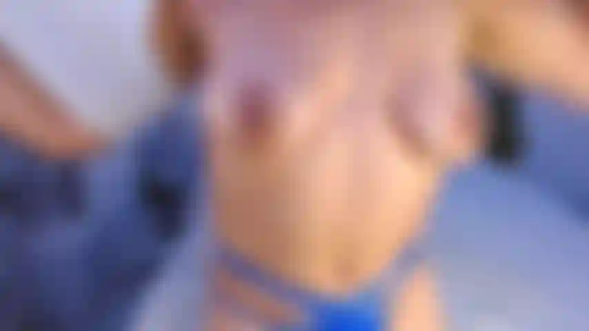 Jouant avec mon anus serré.