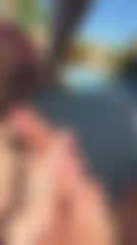 Je deviens un peu insolente dehors et j'ai besoin d'être domptée ! Gorge profonde et baise de chatte avec creampie !!!