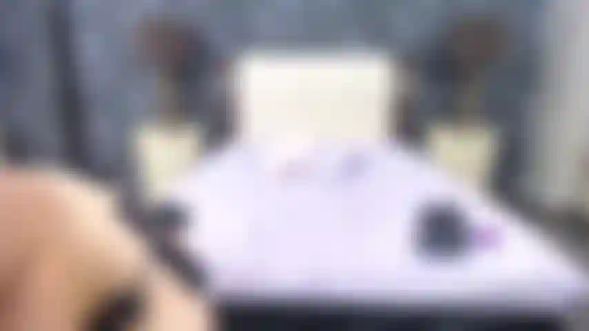 Je baise mon nombril.