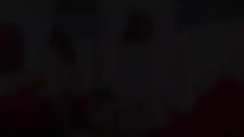 Ligotée et baisant mon cul serré.