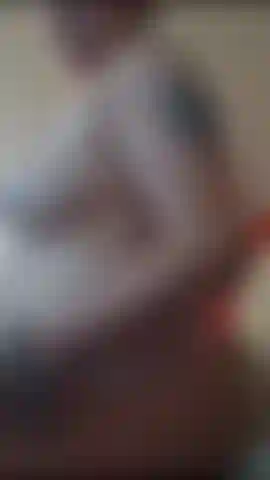 Des vibrations de chatte luxuriantes et un jeu anal avec un gode.