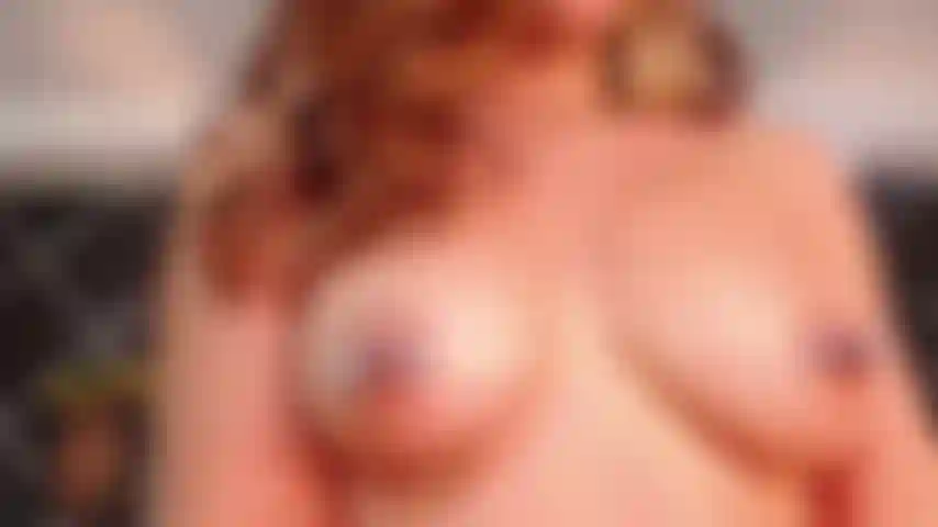 Je gémis en espagnol pendant que je monte mon gode.