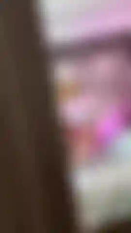 Je suis très excitée quand ils m'espionnent pendant que je me masturbe.