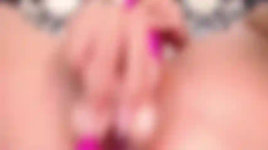 Ferme 3 jouets à la fois dans ma chatte et gémis comme une folle.