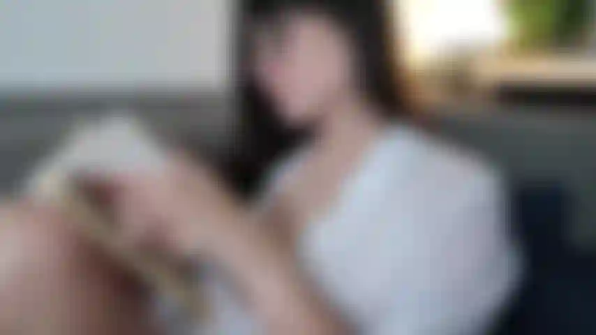 Sweet gf prend soin de toi - tu as eu une longue journée et je veux t'aider à te détendre. Bavardage gfe à la voix douce de style asmr, massage des épaules, branlette et baise lente avec un gode où je vous supplie de jouir avec moi.