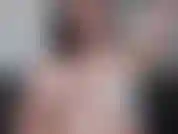 Nipple play - un mélange de plaisir et de douleur alors que je joue avec mes longs mamelons durs en utilisant de l'eau froide, des pinces à tétons, un vibromasseur, des pinces à linge et de l'huile. Beaucoup de taquineries, de tiraillements, d'étirements et de secousses.