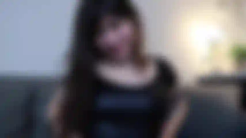 Edge avec moi joi - jouons à un jeu. Je t'ordonne de caresser à la vitesse de mon hitachi. Quand je l'éteins ! Quand on n'en peut plus, je compte à rebours jusqu'à un orgasme intense, te suppliant de jouir.