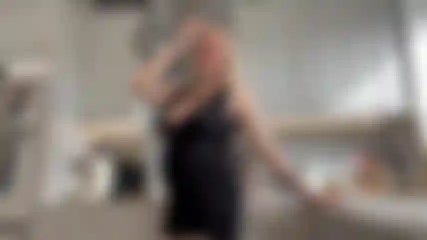 Se branler en matant sa voisine enceinte.