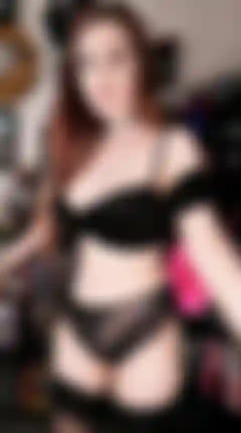 Se déshabillant après un long jet !