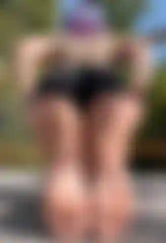 Pieds et fesses.