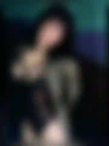 a clip of me trying to be sexy, alone all night on live stream waiting for someone to play with me