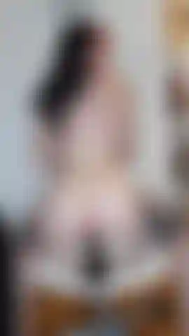 Un cul gras et brillant en roulant pt2.