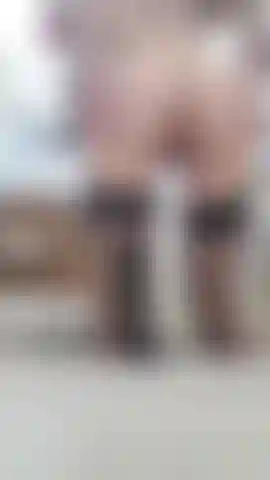 Une écolière a essayé une cow-girl inversée.